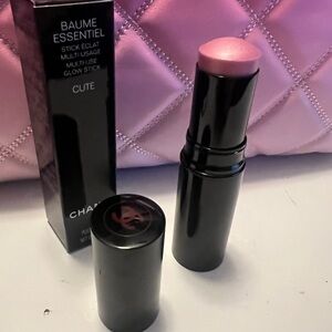 CHANEL Baume Essentiel Multi-Use Glow Stick - Cute